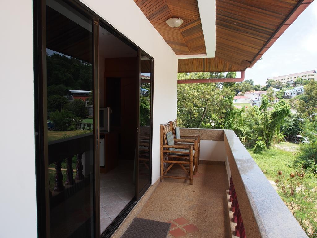 Waree'S Guesthouse Praia de Kata Exterior foto